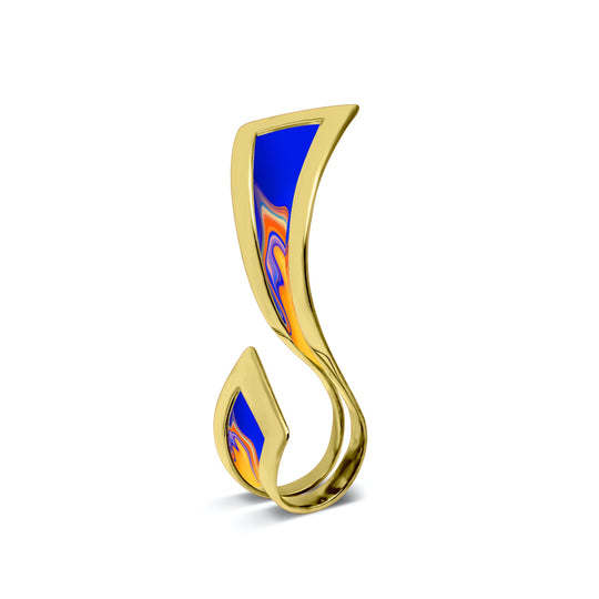 Gold cocktail ring with blue marbled enamel from Atelier ORMAN