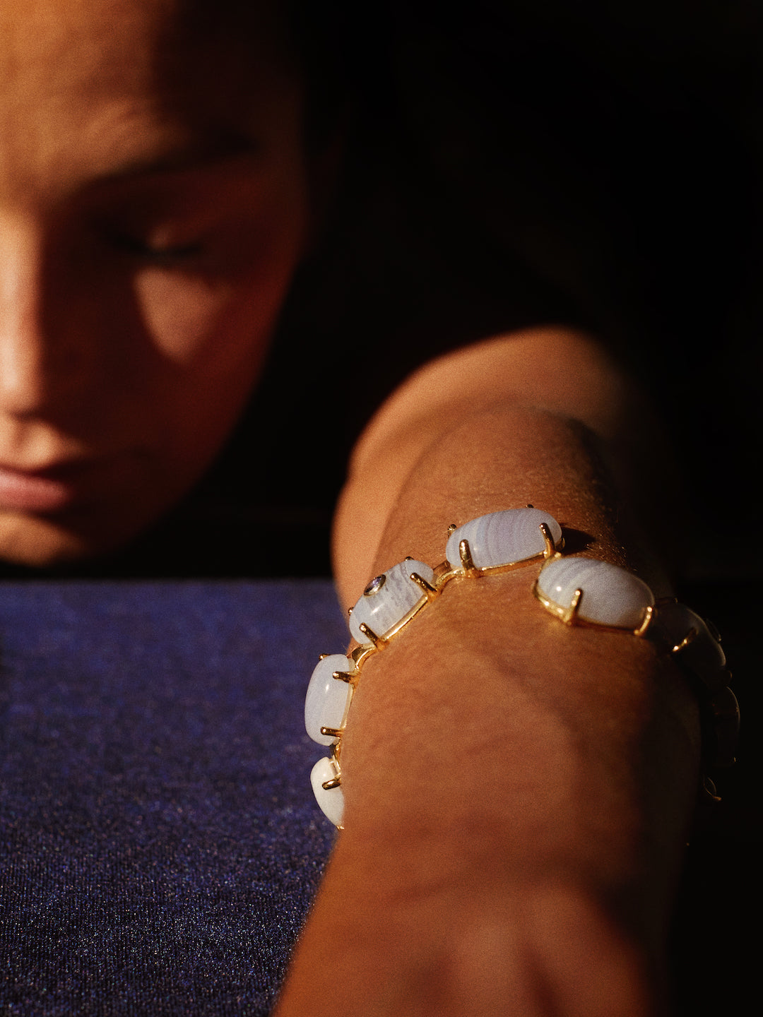 fine jewelry bracelet in gold with blue lace agate agate and amethyst gemstones from Atelier ORMAN