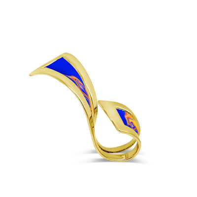 Gold cocktail ring with blue marbled enamel from Atelier ORMAN