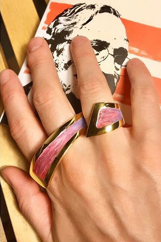 Gold cocktail ring with pink marbled enamel from Atelier ORMAN