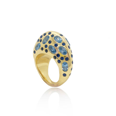 Sculptural, Gold cocktail ring with sapphire and aquamarine from Atelier ORMAN