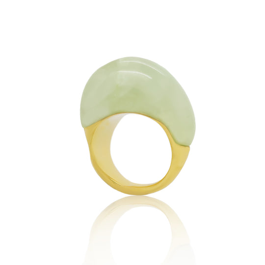 Sculptural, Gold cocktail ring with hand carved aventurine from Atelier ORMAN
