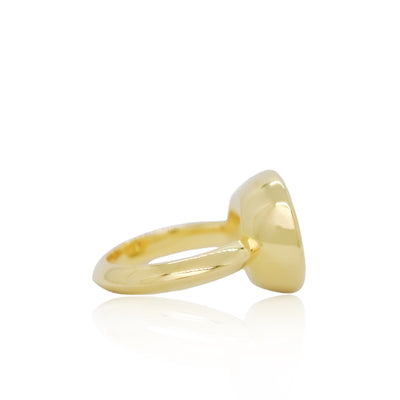 Solitaire cocktail gold ring with blue sapphire from Atelier ORMAN