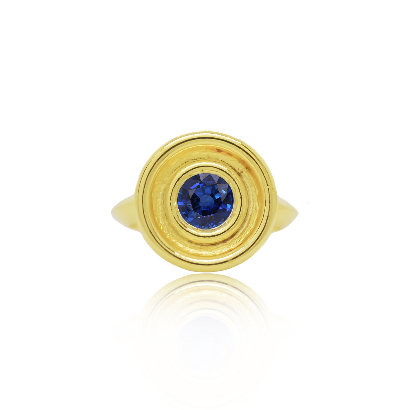 Solitaire cocktail gold ring with blue sapphire from Atelier ORMAN
