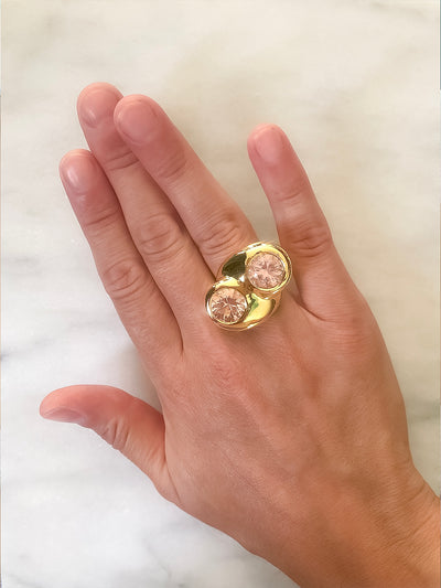 Gold cocktail ring with rose quartz from Atelier ORMAN