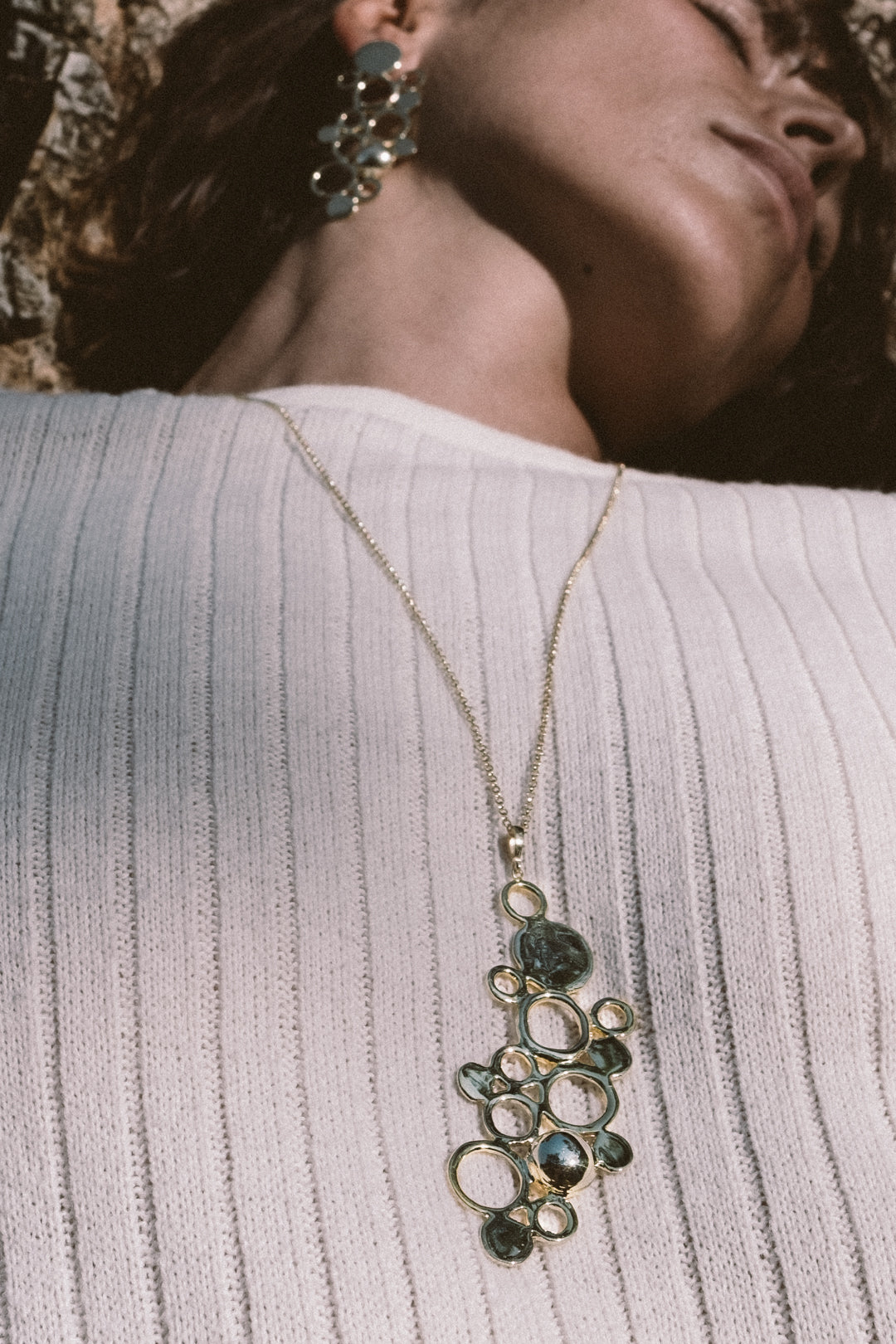 fine jewelry drop pendant neckalce in gold from Atelier ORMAN